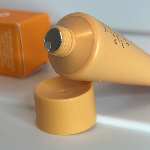 $8🌟 Live Tinted Hueguard 3-in-1 Mineral Sunscreen SPF 30 - Picture 2 of 10